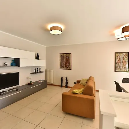 Caseospitali - Masai Mara, Elegante Bilocale Con Ampio Balcone