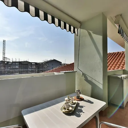 Caseospitali - Masai Mara, Elegante Bilocale Con Ampio Balcone *