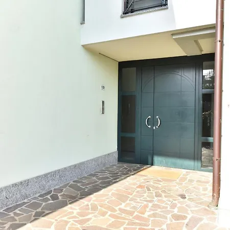 Caseospitali - Masai Mara, Elegante Bilocale Con Ampio Balcone