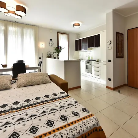Caseospitali - Masai Mara, Elegante Bilocale Con Ampio Balcone *