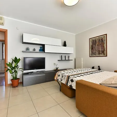 Caseospitali - Masai Mara, Elegante Bilocale Con Ampio Balcone Apartment