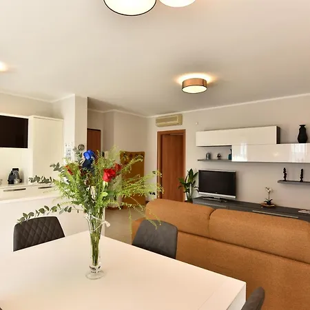 Caseospitali - Masai Mara, Elegante Bilocale Con Ampio Balcone Apartment